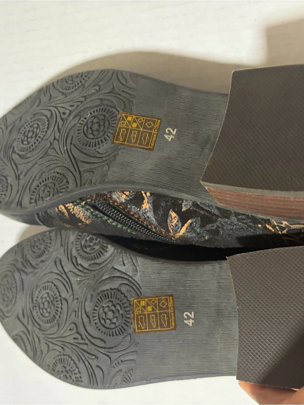 Men's Black Floral-Textured Chukka Boots with Decorative Buckle